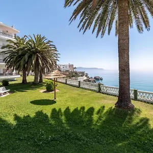 perfect-family-apartment-in-acapulco-playa-nerja.es-andalucia.com/
