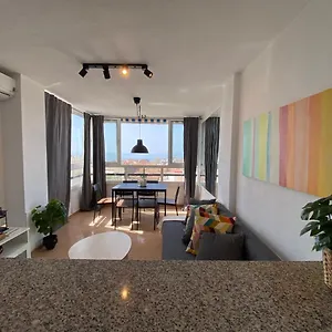 apartamento-con-impresionante-vista-piscina-y-parking.hotelsinnerja.org/
